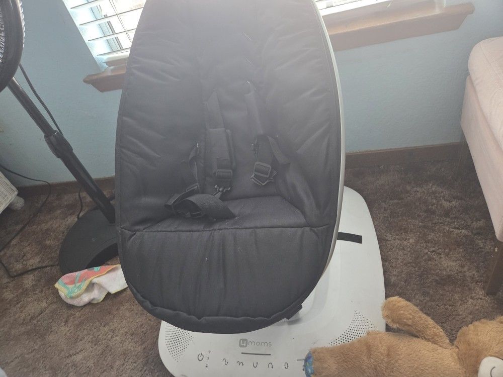4 Mom's Mamaroo Swing