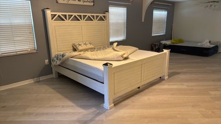 King bed frame // two memory foam mattresses