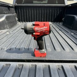 NEW Milwaukee M18 FUEL 18V Lithium-Ion Brushless Cordless 1/2 in. Impact Wrench w/Friction Ring (Tool-Only)