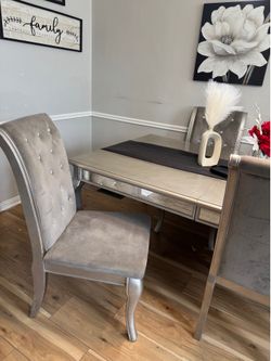 Dining table with 6 chairs