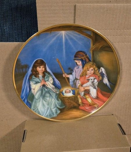 Silent Night Christmas Pageant Plate Collection