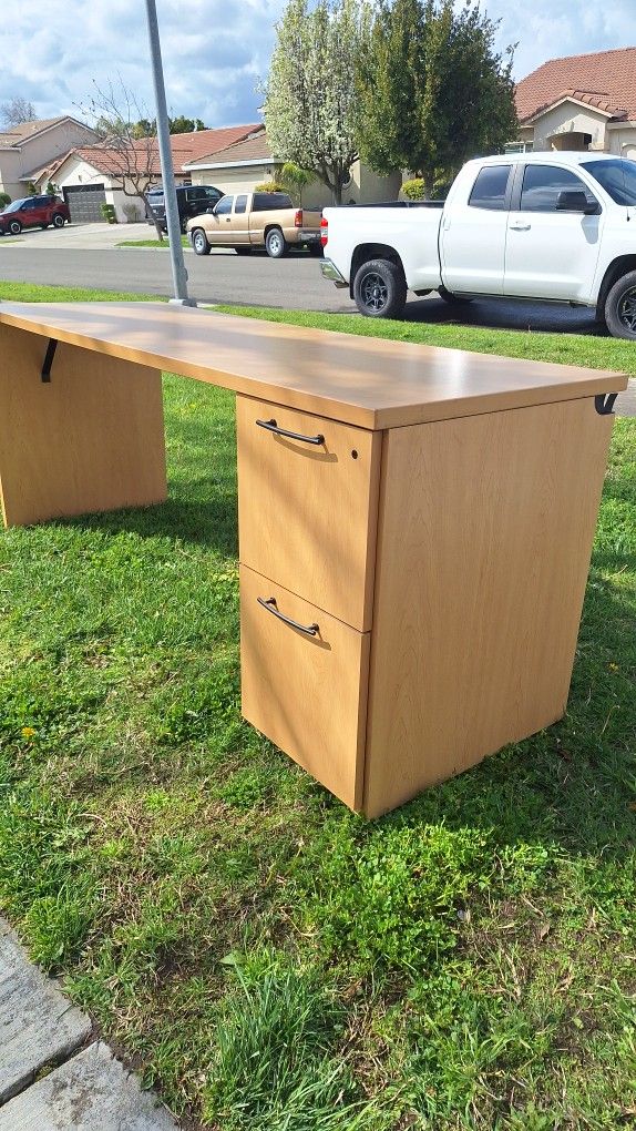 Desk With Overhead Cabinets With Lighting