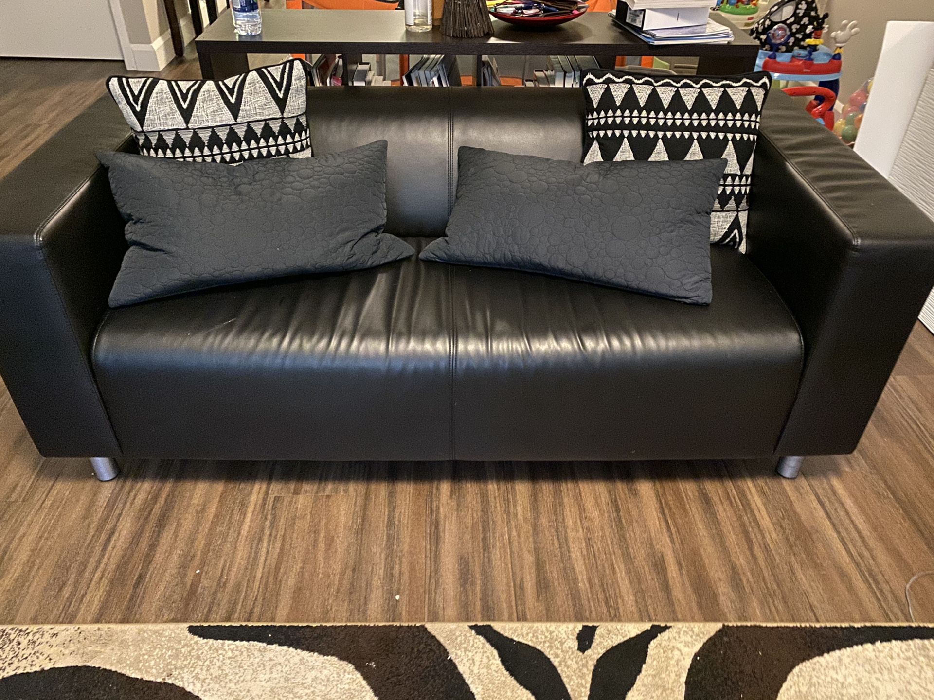 Sofa/couch and loveseat with pillows