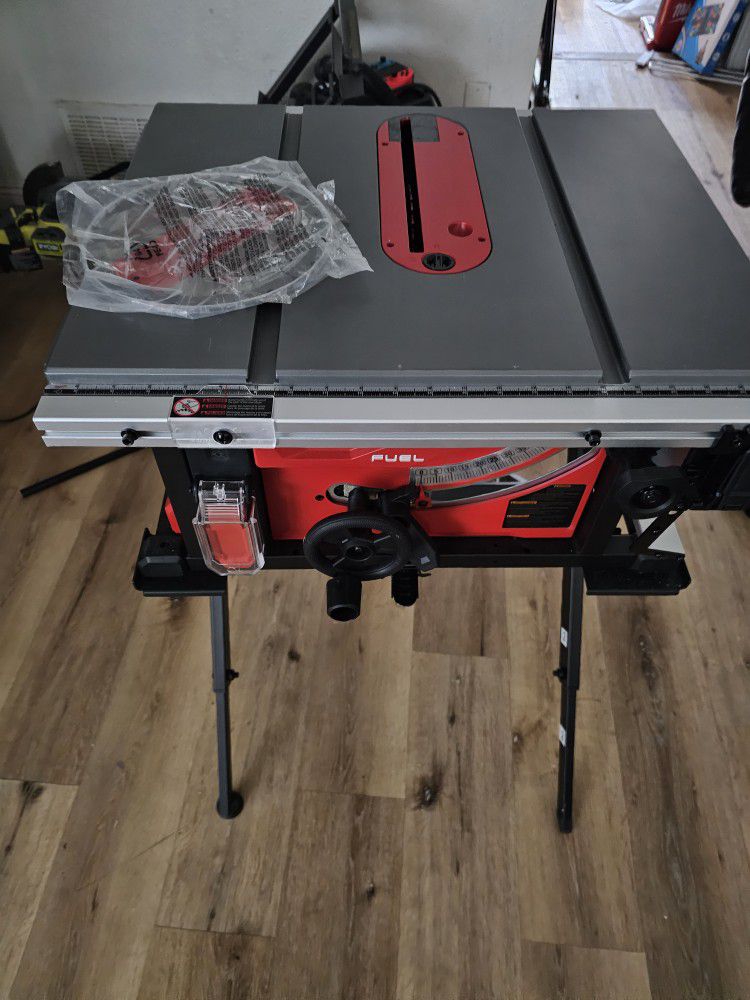 Milwaukee M18 FUEL Table Saw, Stand 