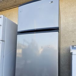 Amana Refrigerator Working Perfectly Fine Very Clean I Can Deliver To You 90 Days Warranty 