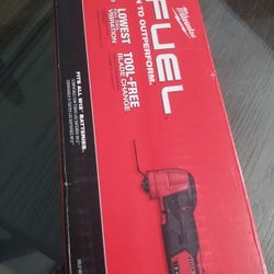 MILWAUKEE M12 FUEL MULTI -TOOL 