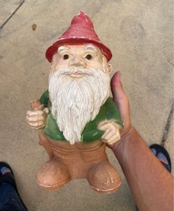 Vintage 11” 1993 Universal Statuary Weathered Painted Plaster resin Garden Gnome universal