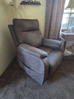Signiature by Ashley Iift Recliner