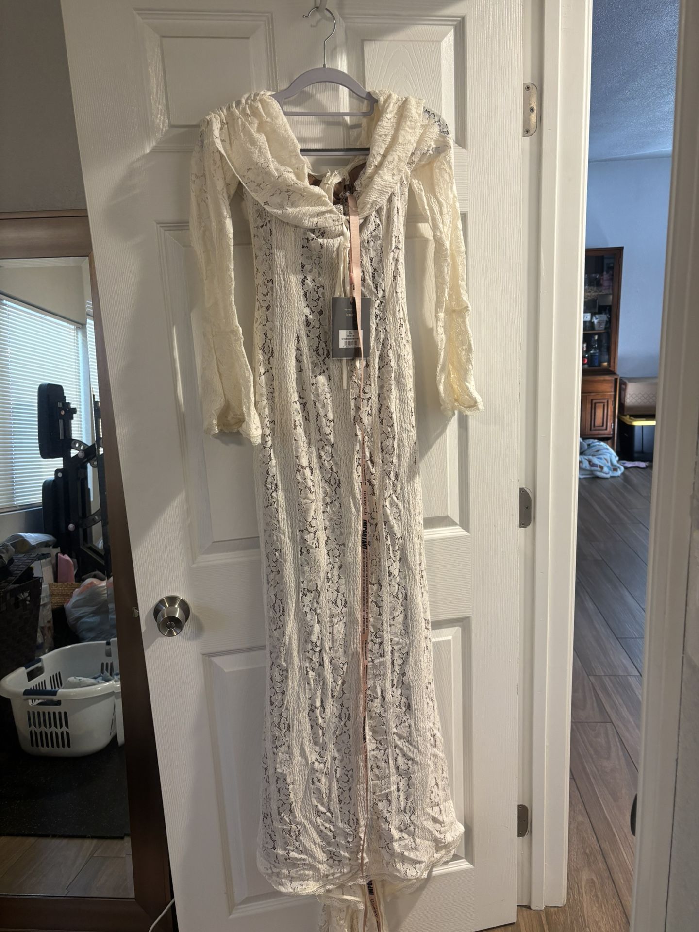 House Of CB BELLE Vintage Cream Floral Lace Off Shoulder Maxi Dress -  ohana-automobiles.fr