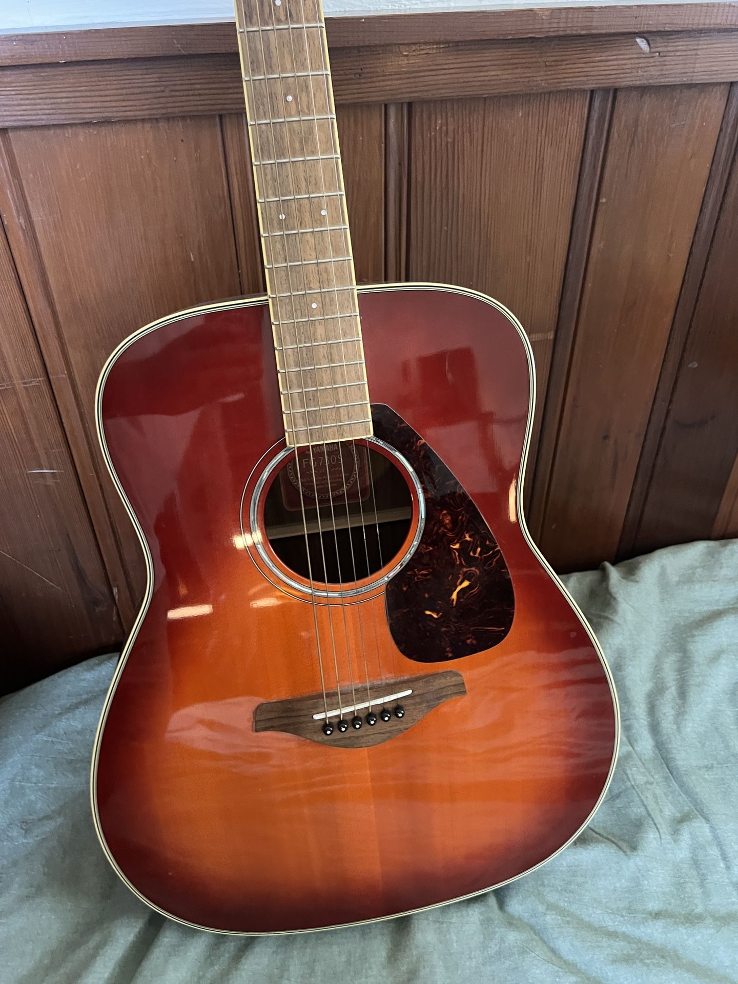 yamaha FG730S - Tobacco Brown Sunburst with Gator case