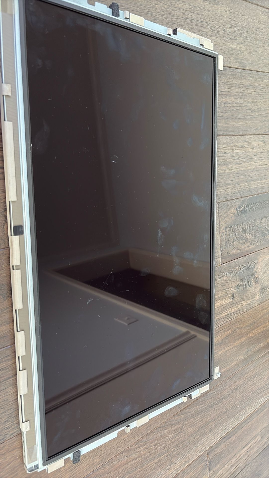 Apple iMac (Broken Screen, Works with External Monitor)
