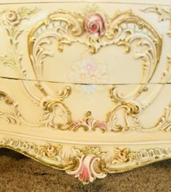 Vintage Italian rococo Bombay carved hand painted dresser