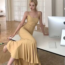 new yellow French style strap dress with tag, women's summer pure desire style skirt, high-end feeling, step by step, lotus fish tail hip length