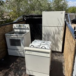 Whirlpool Appliance Set Fridge Stove Dishwasher 