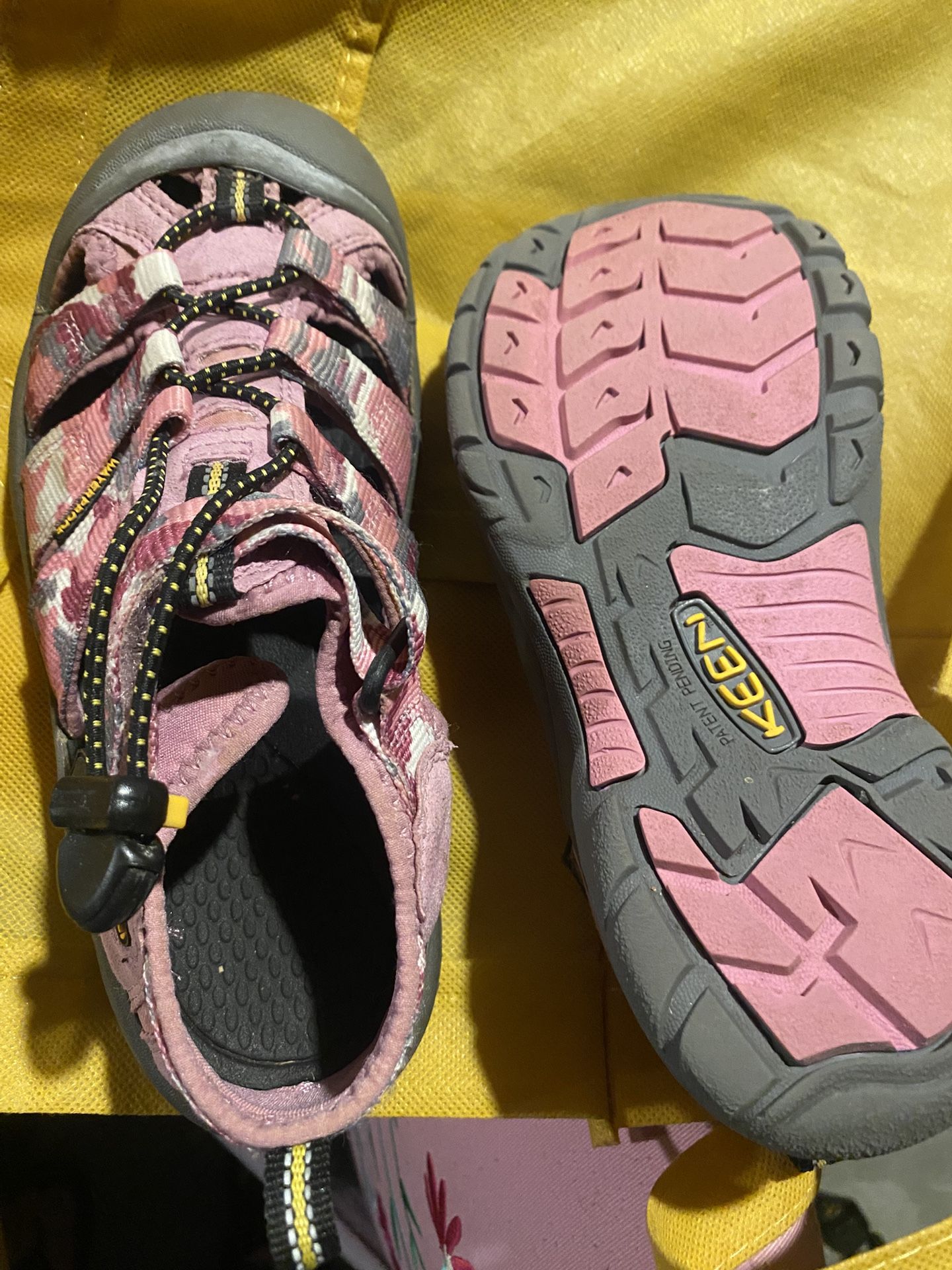 Girls Keen Sandals Size 3 Youth