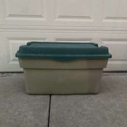Rubbermaid Tote