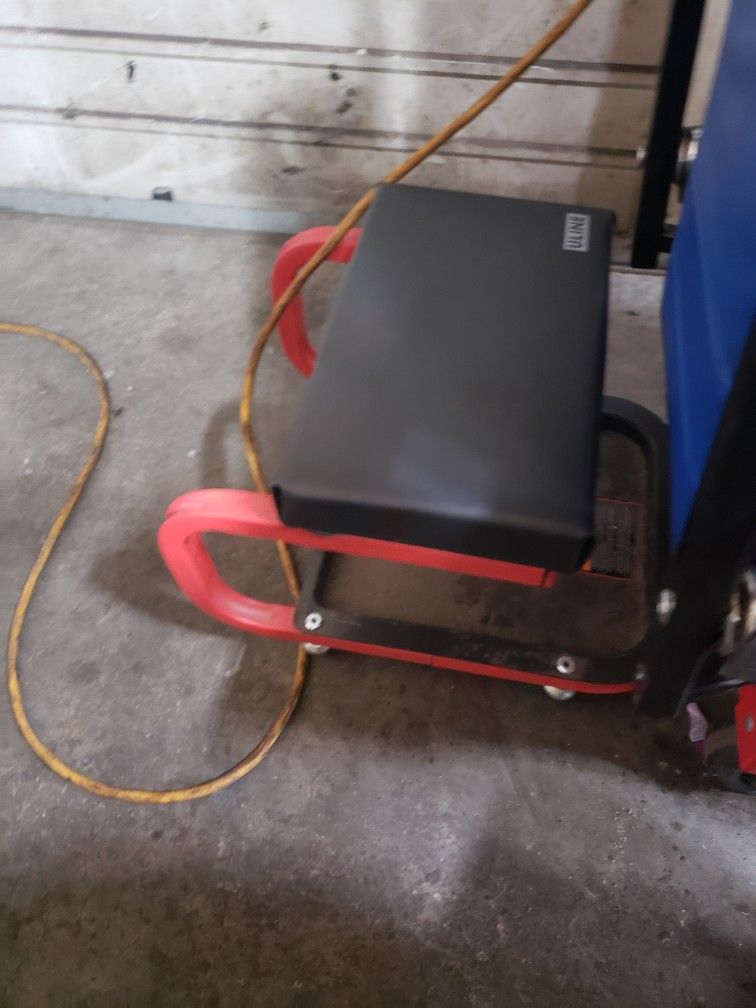 Uline Mechanics Creeper Seat With Tool Box Drawer Storage for Sale in Portland, OR OfferUp