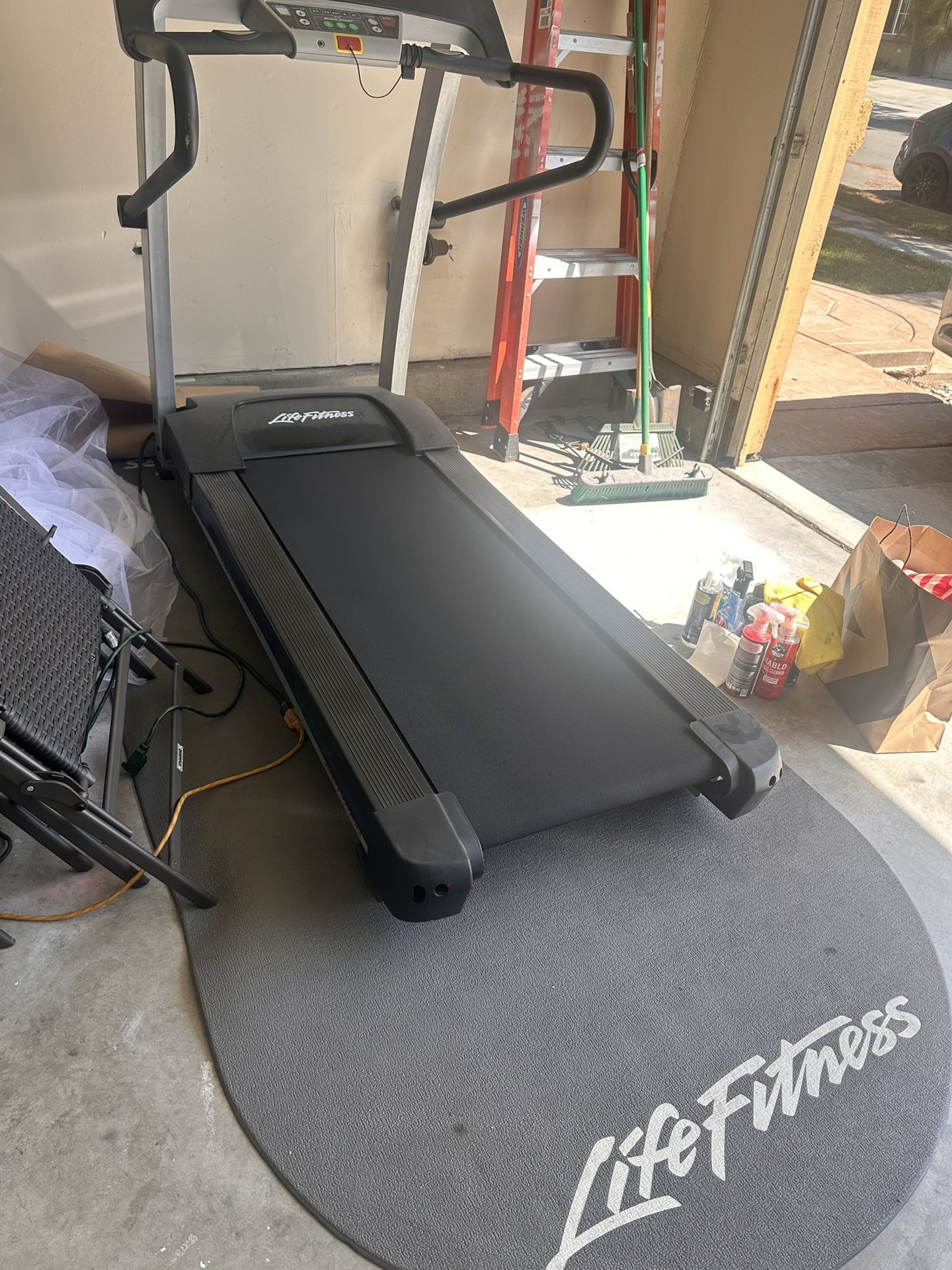 Life Fitness Flex Deck Treadmill