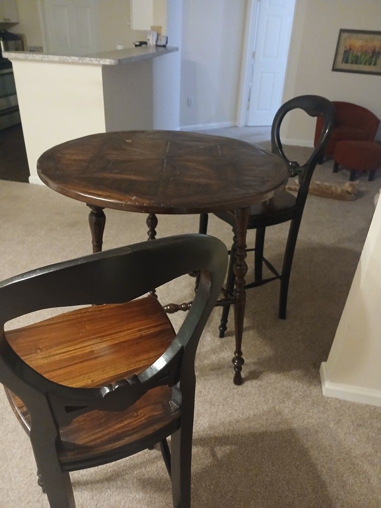 Bar Table 2 Chairs