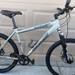 26"x2.0. SPECIALIZED ROCKHOPPER PRO MENS MOUNTAIN BIKE. (L)19". ALUMINUM. 24 SPEEDS NEW TIRES FRESHLY TUNE UP 👌🏼