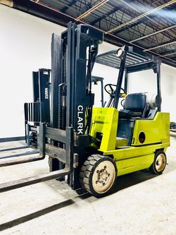 CLARK Forklift. Capacity 5000 lb. Triple Mast lift up 188”. LPG engine. New brakes. New resealing lift cylinder. 7000 hours. New oil and spark plugs. 