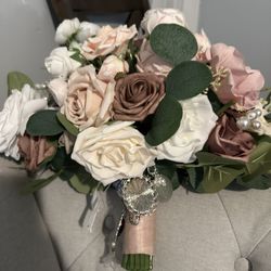 Ling’s Moment Bridal Bouquet 💐