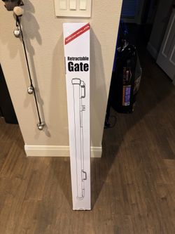 Retractable gate for baby or dog