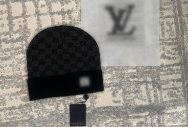 Black L V Beanie