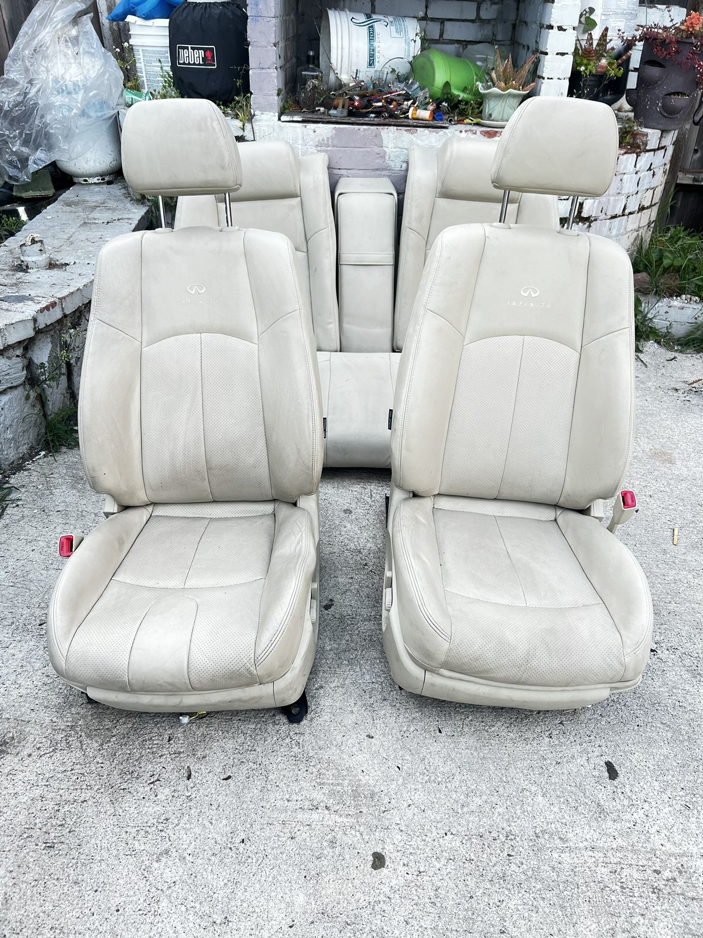 G37 front and rear seats 