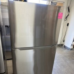 Insignia Top Freezer Fridge 