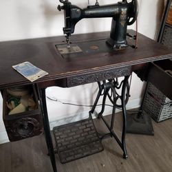 Vintage Sewing Machine 