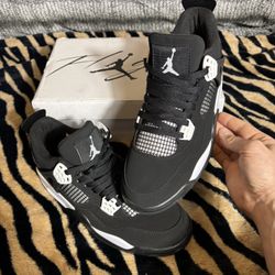 Jordan 4 White Thunder Size 9.5 Men’s Shoes