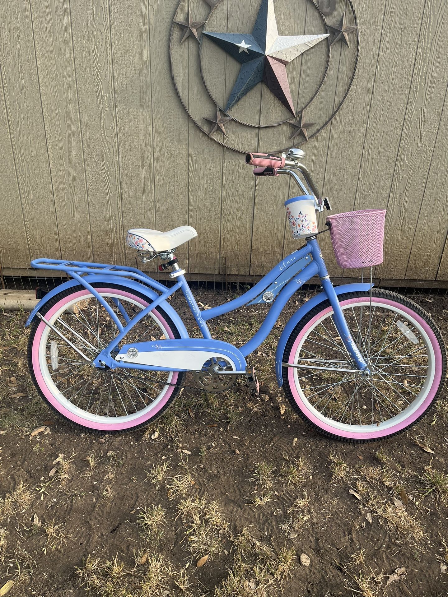I Am Selling My Huffy Deluxe 26 in Women Cruiser Bike for $100