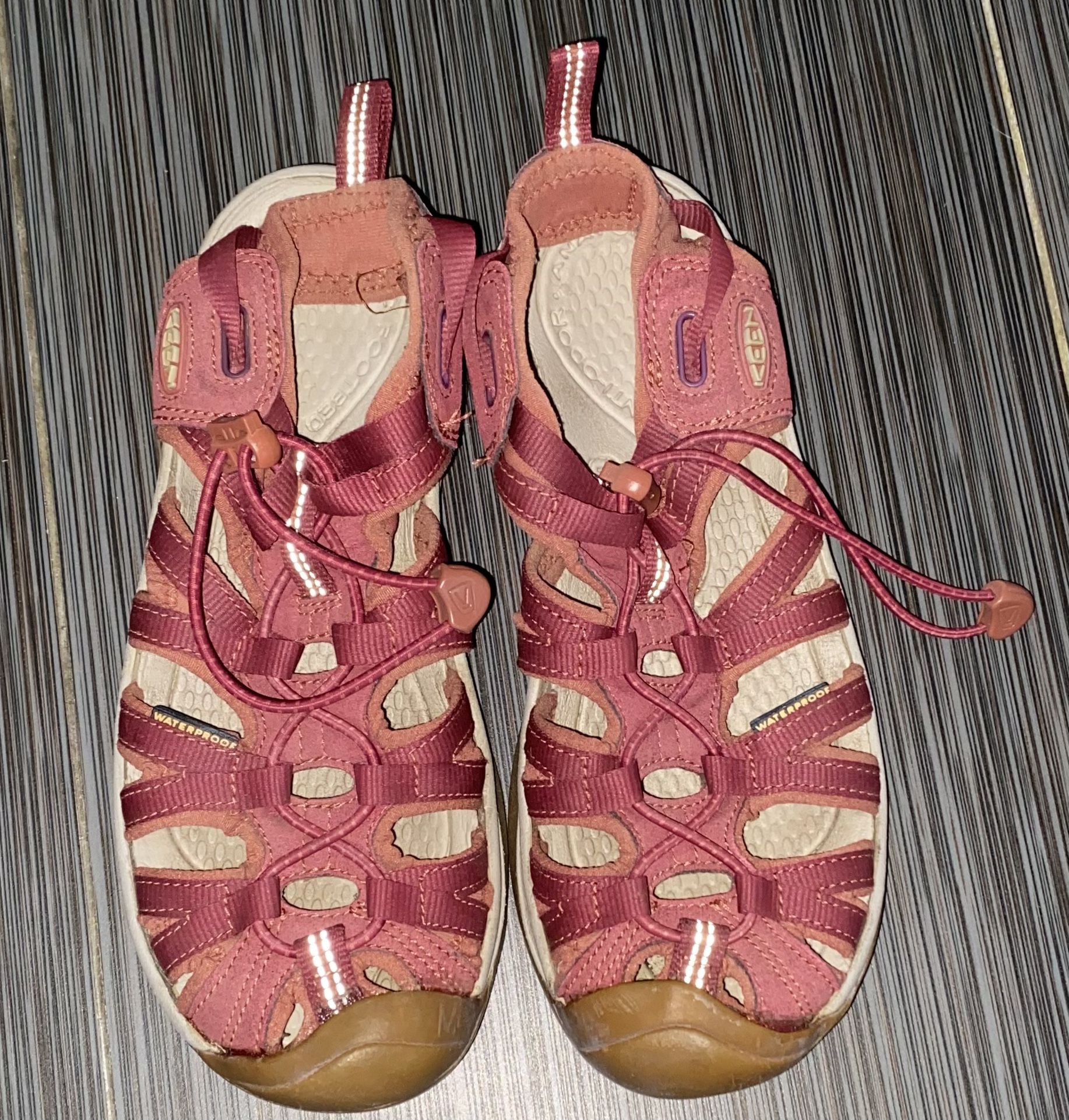 Women Size 7 Keen