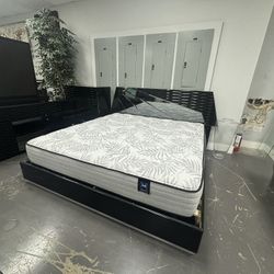 Gorgeous Modern Black Laquear Bedroom Set With LEDs  And A Free Mattress Only $999 