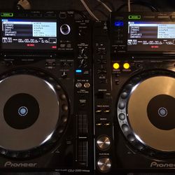 2 Pioneer CDJ-2000NXS - Great Condition