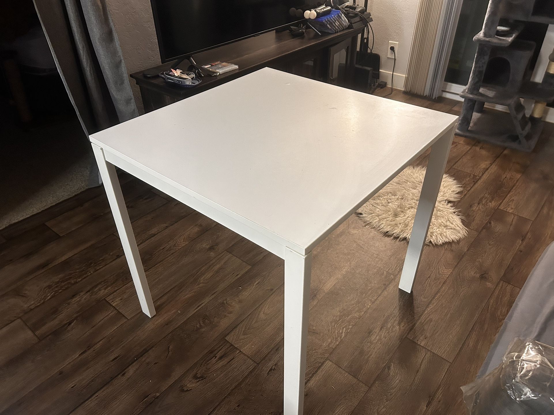 Table Desk White Squared