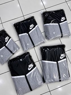 Nike techs (full set)