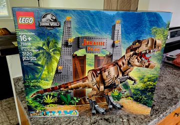 Lego Jurassic T Rex Rampage set - SEALED NIB