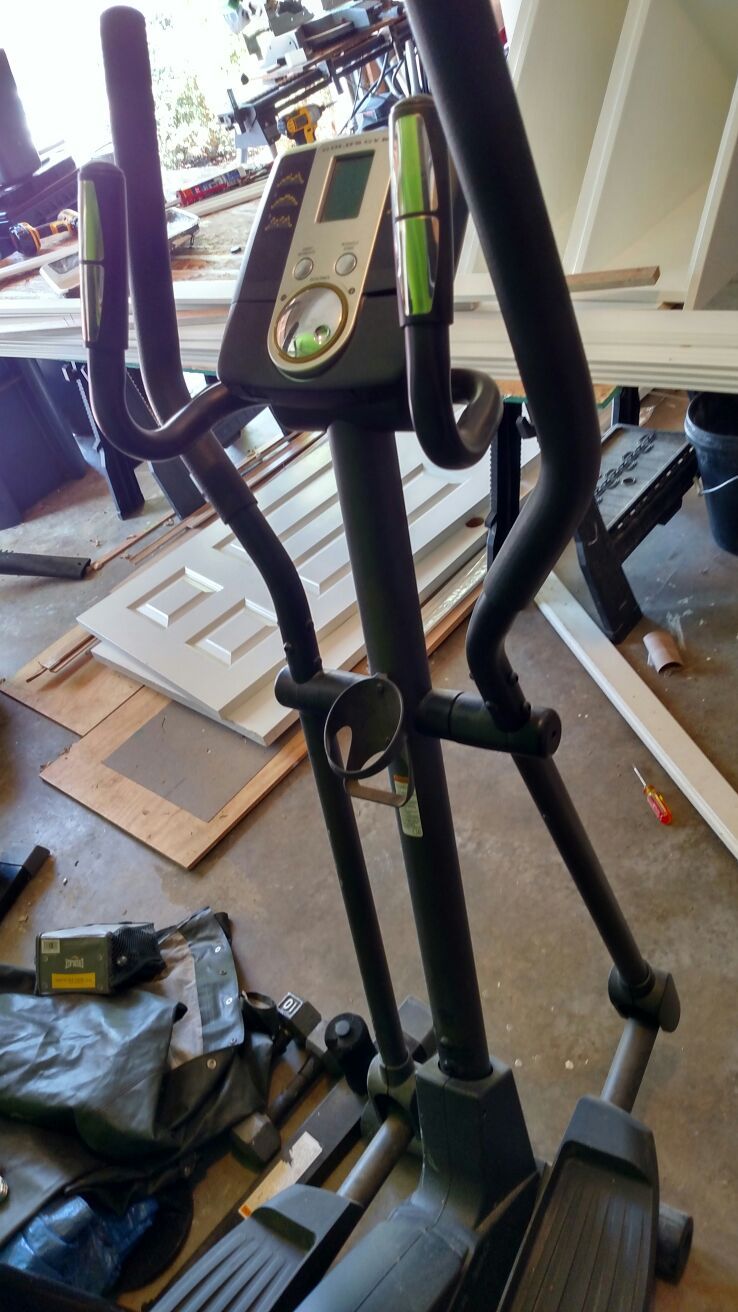 Golds Gym Stride trainer 380 elliptical for Sale in Tulalip, WA OfferUp