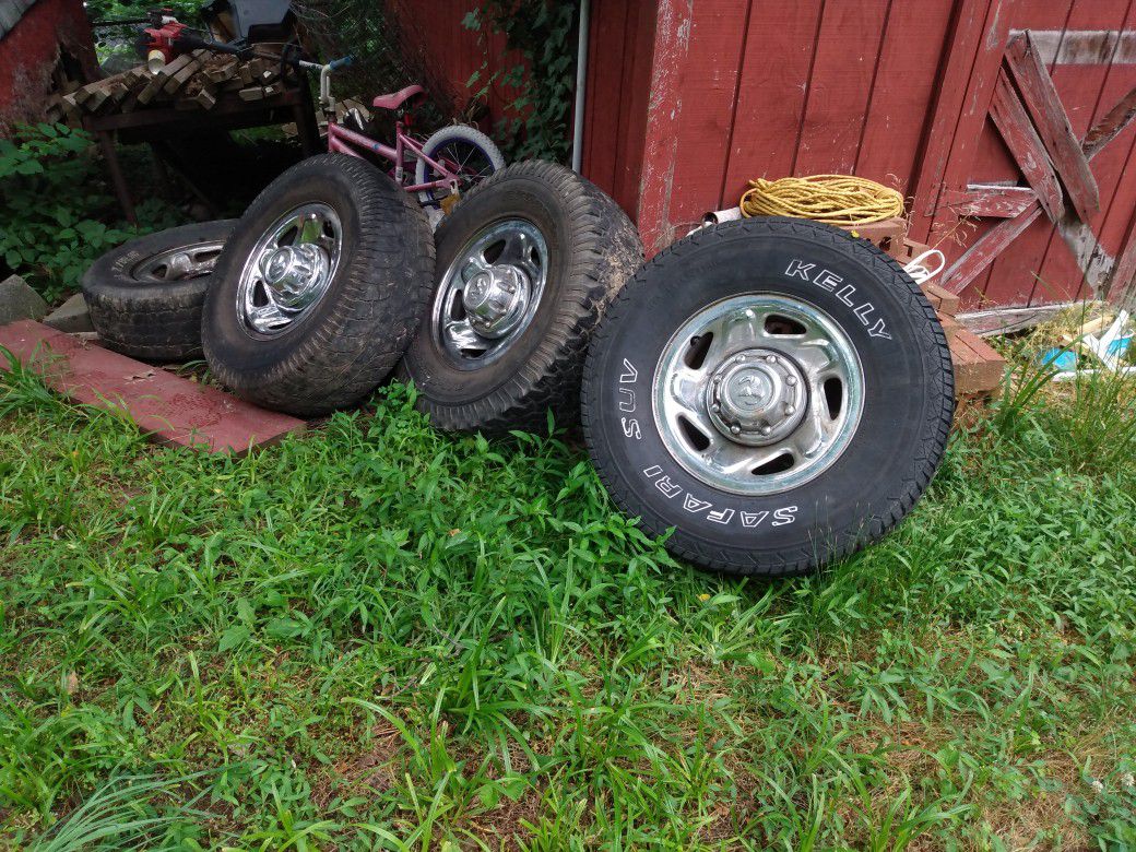 Set of 4 tires LT265/75R16 las 4