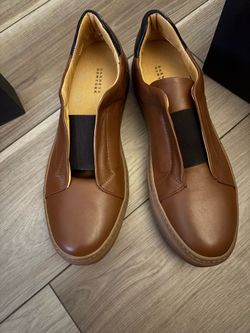 New Barneys New York tan leather sneakers featuring an elastic slip-on design sz 13