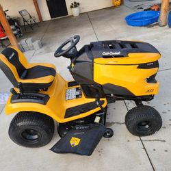 Cub Cadet
XT1 Enduro LT 42 in. 547cc Engine with Intelli Power Hydrostatic Drive Gas Riding Lawn Tractor
Questions & Answers (482)