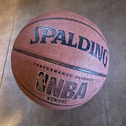 SPALDING Street Basketball 