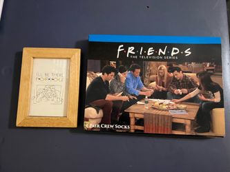 Friends The Television series 4 pair crew socks & framed Art