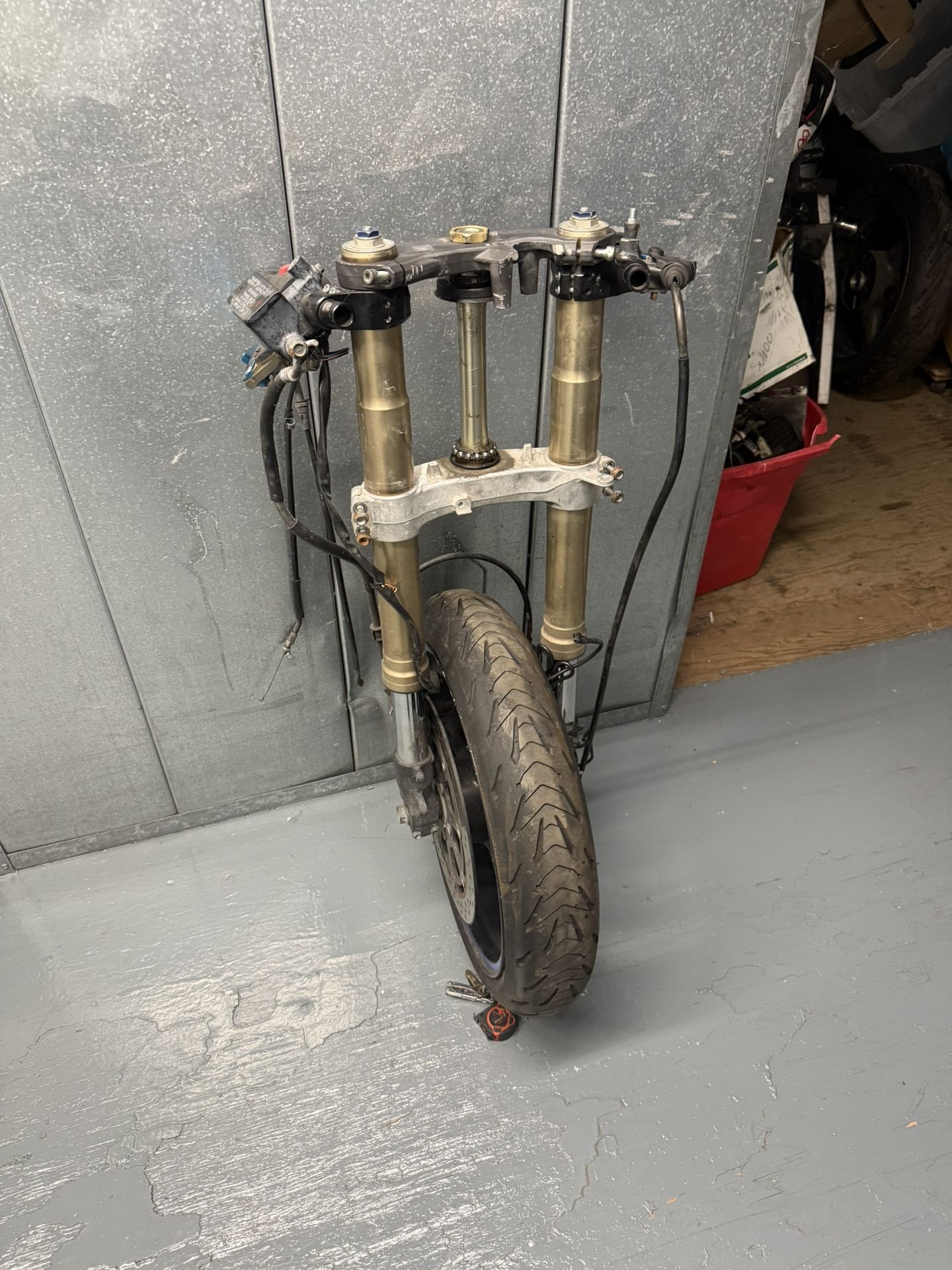 Suzuki gsxr 600/750 complete front end / came off a Suzuki sv650 Pulled from a 02 Sv650