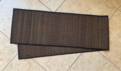TABLE RUNNER (70” L x 13” W)