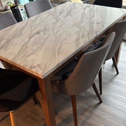 Dining Table And 4 Chairs 