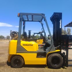 Komatsu pneumatic forklift 3500 lb capacity
