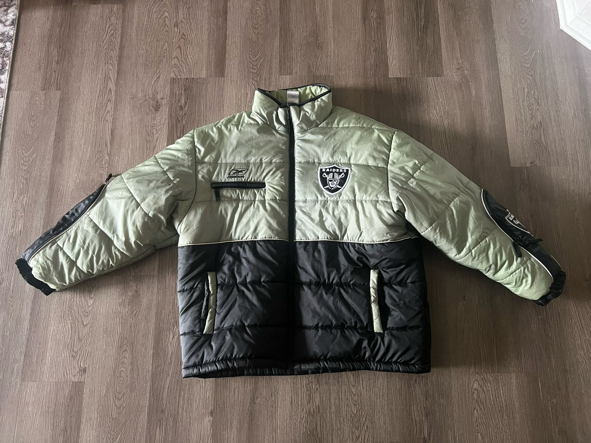 Vintage Reebok NFL Oakland Raiders Puffer Jacket Mens Size 2XL Sleeve Pockets